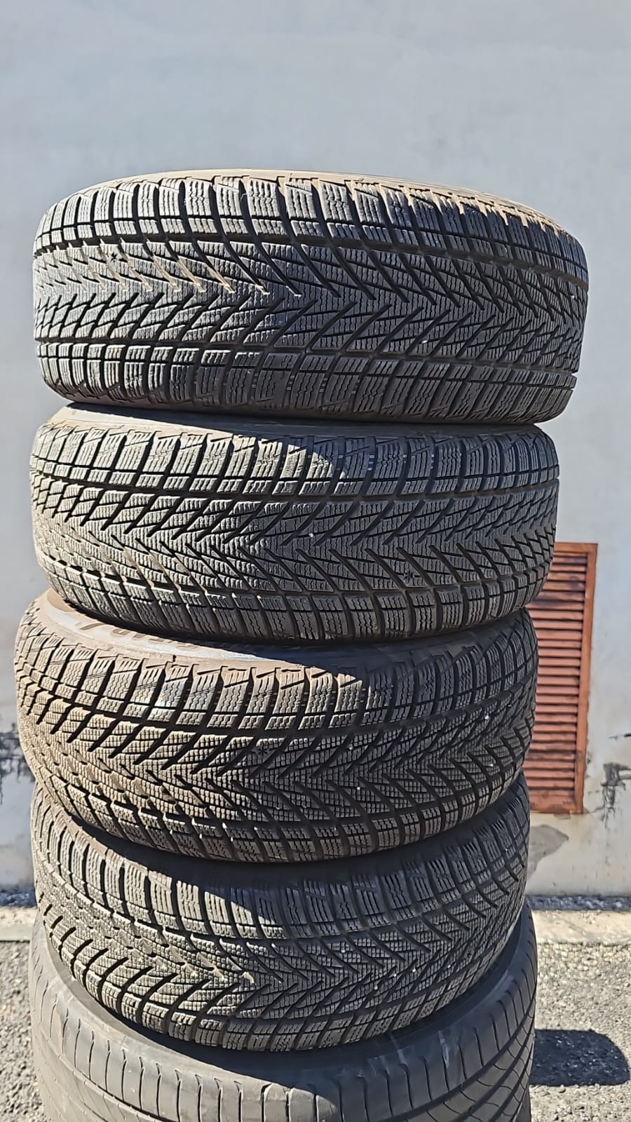 Goodyear ULTRAGRIP PERFORMANCE 3